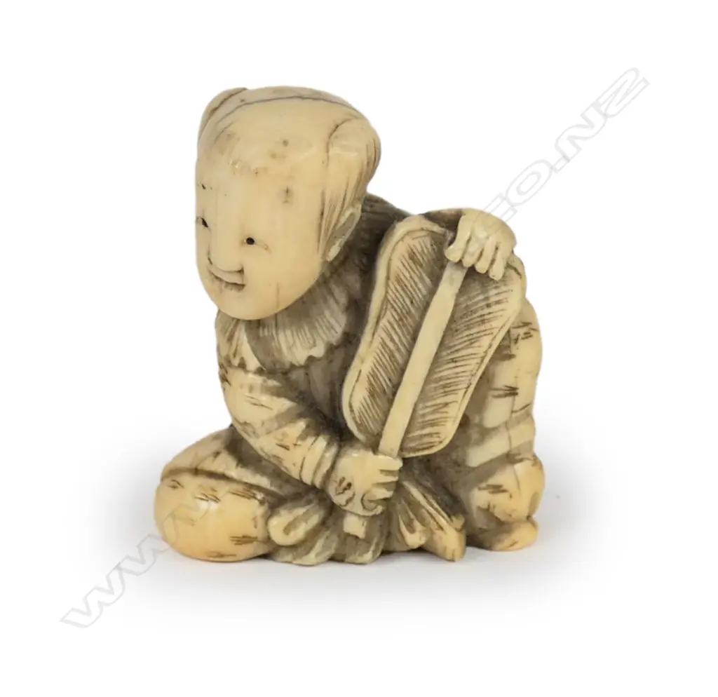 A 19thC carved ivory netsuke Image 1++