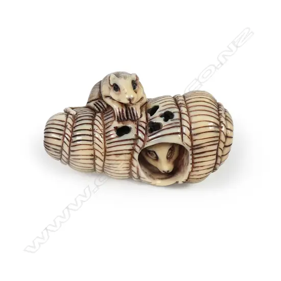 A Japanese carved ivory netsuke