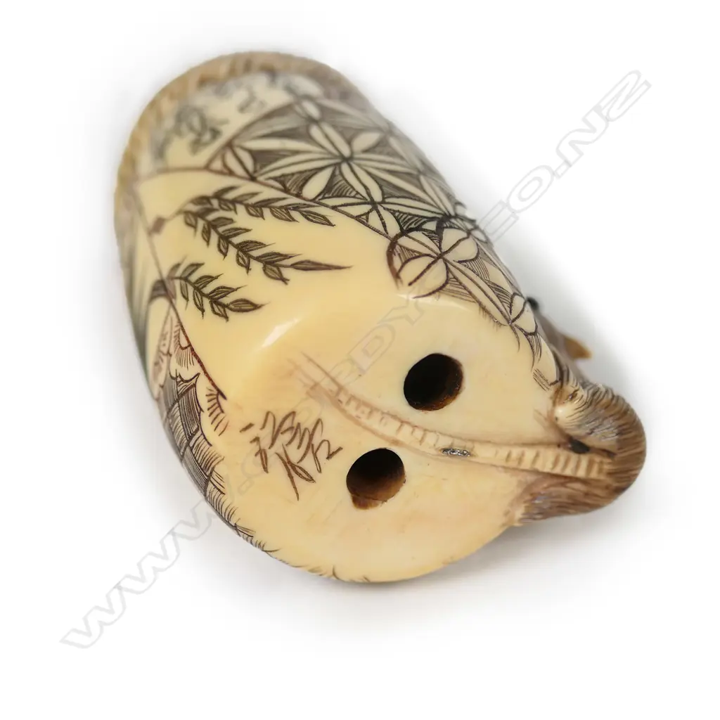 A Japanese carved ivory netsuke Image 1++