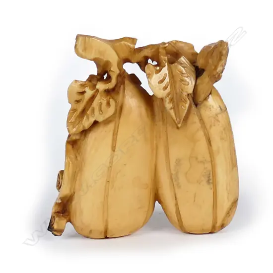 A Japanese carved ivory double gourd snuff bottle