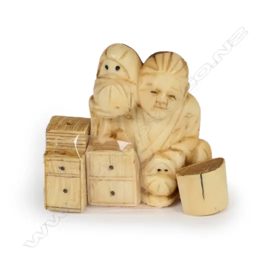 A Japanese carved ivory netsuke