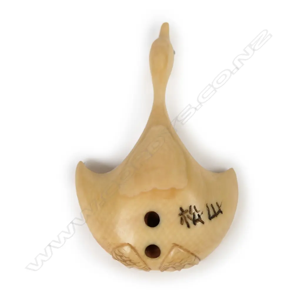 A Japanese carved ivory netsuke Image 1++