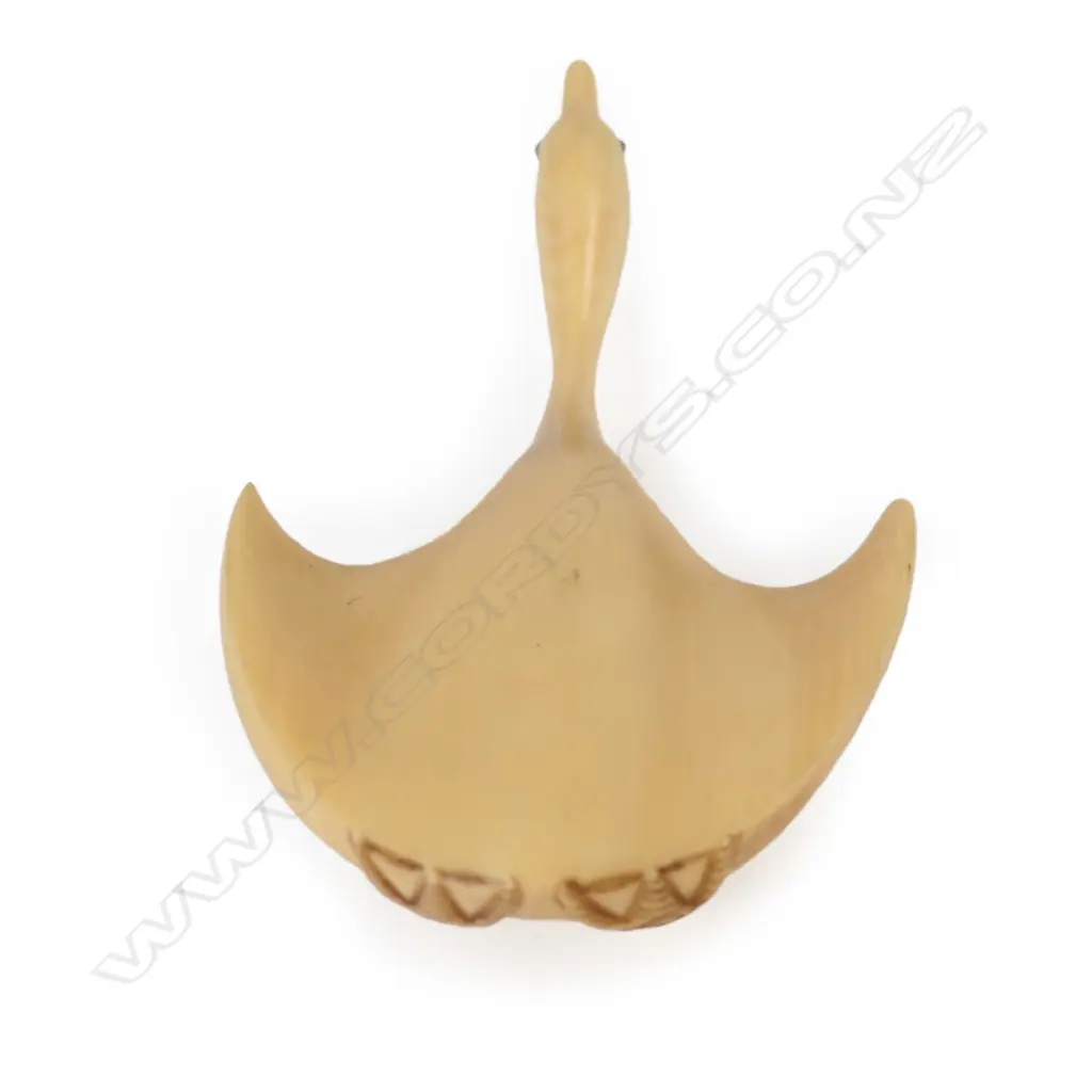 A Japanese carved ivory netsuke Image 1++