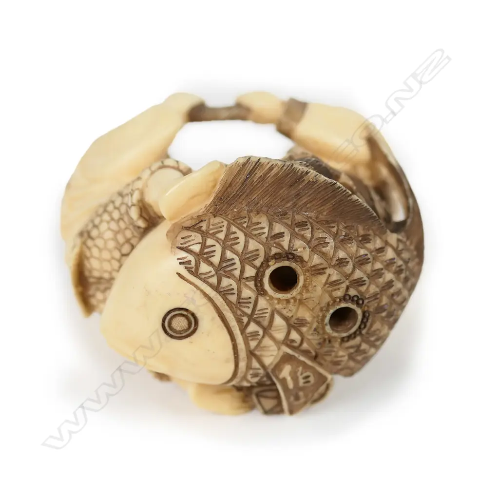 A Japanese carved ivory netsuke Image 1++