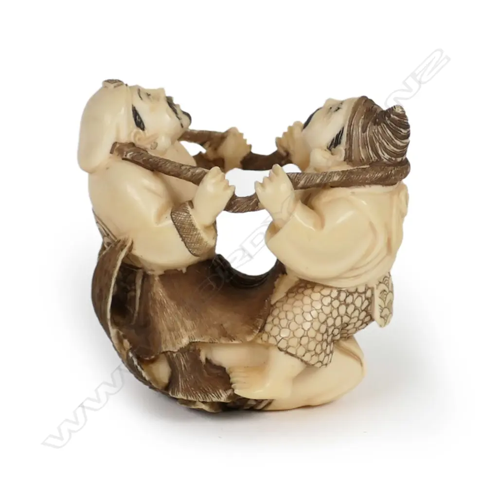 A Japanese carved ivory netsuke Image 1++