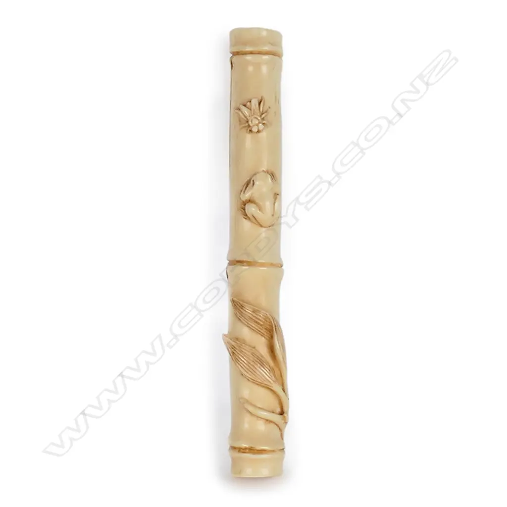 A Japanese carved ivory paperweight Image 1++