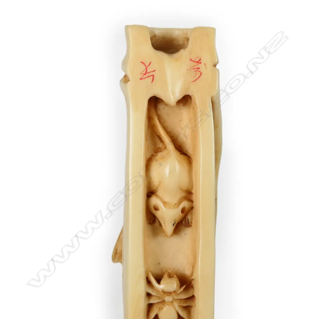A Japanese carved ivory paperweight Image 1++