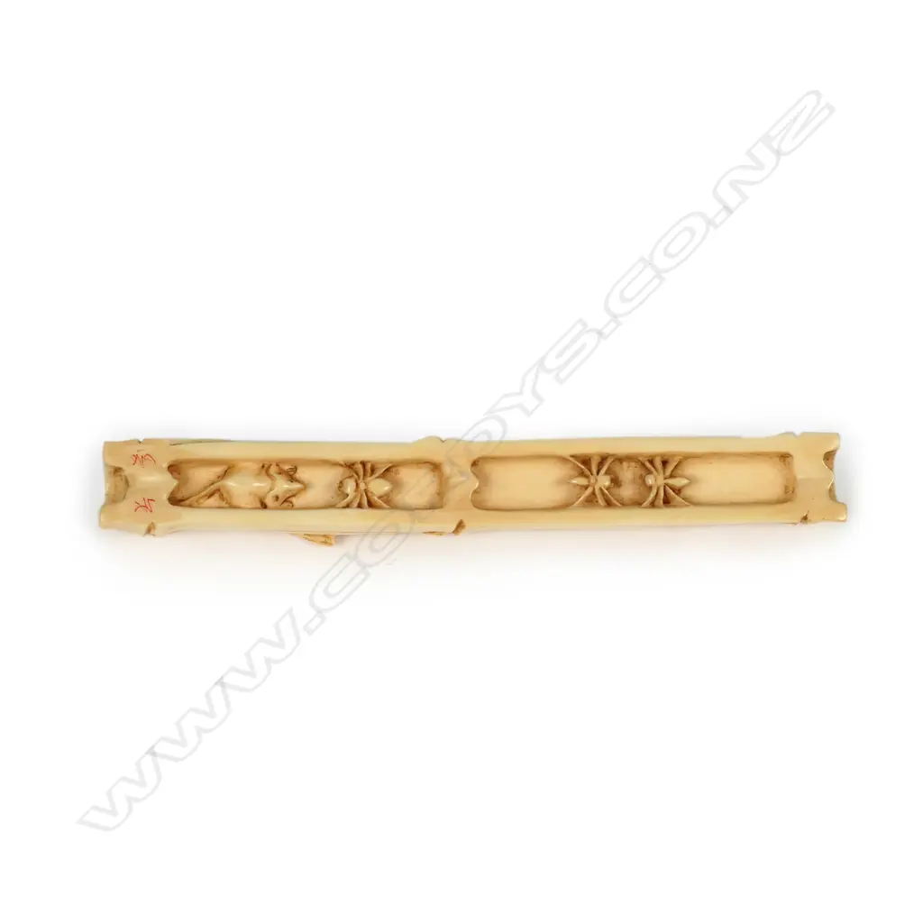 A Japanese carved ivory paperweight Image 1++