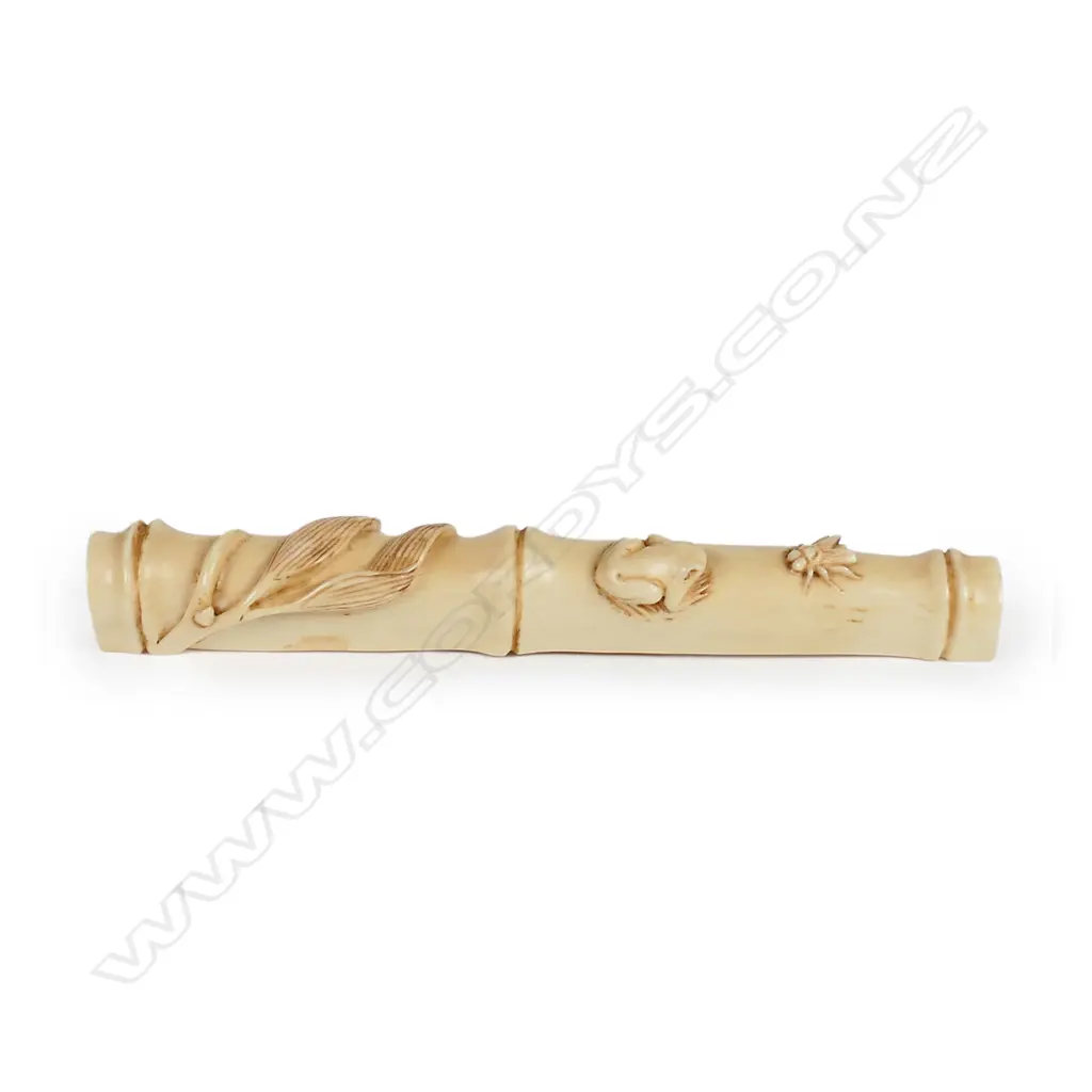 A Japanese carved ivory paperweight Image 1++