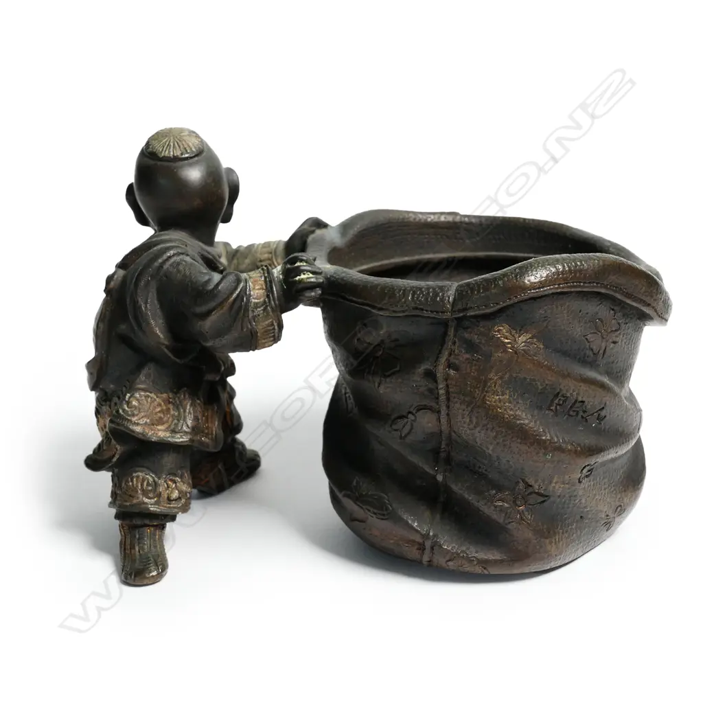 A Chinese bronze incense pot Image 1++