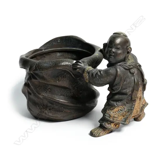A Chinese bronze incense pot