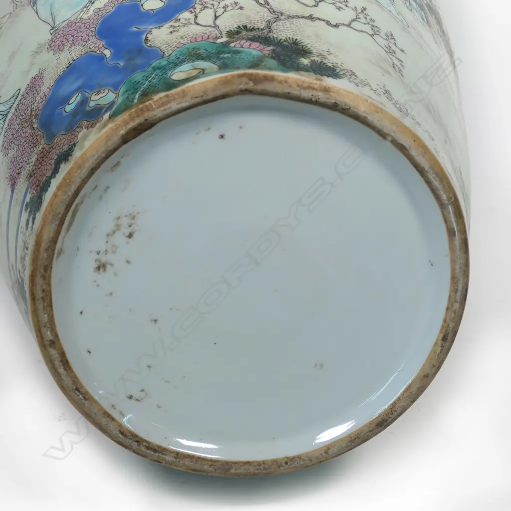 A large Chinese famille rose porcelain vase Image 1++