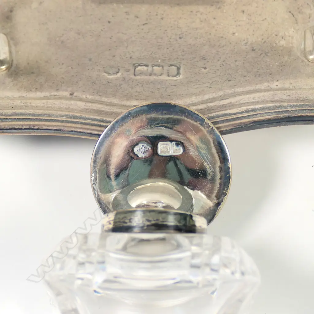 An Edwardian silver inkstand of Georgian style Image 1++