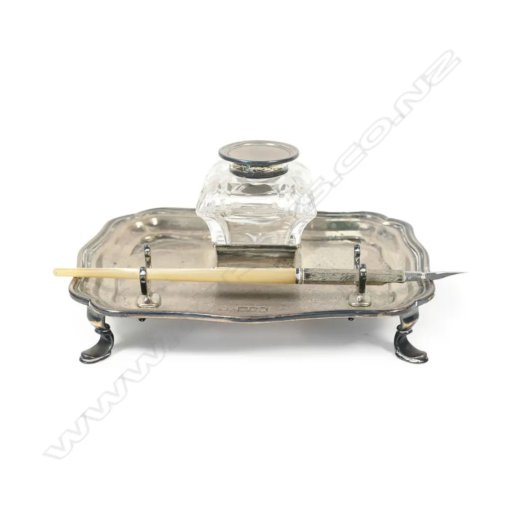 An Edwardian silver inkstand of Georgian style Image 1++