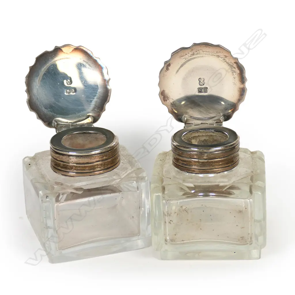 An early 20thC silver inkwell desk stand Image 1++