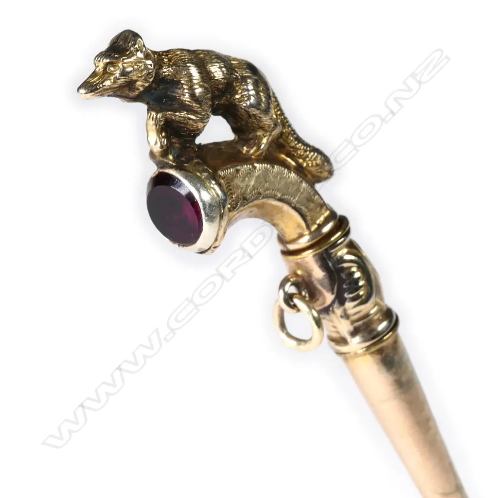 A Victorian gold-plated watch key Image 1++