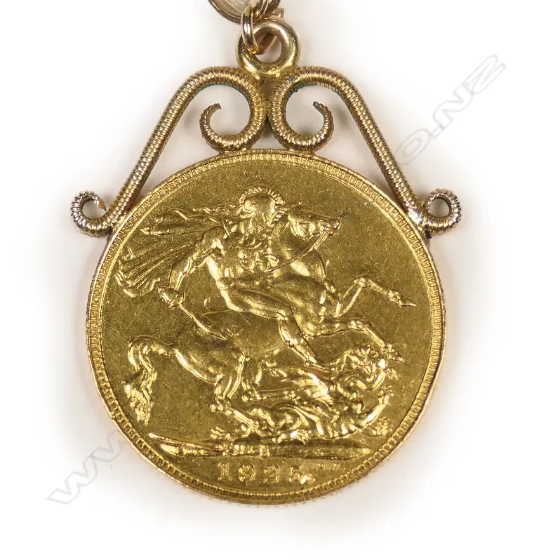 A 1925 full sovereign gold coin Image 1++