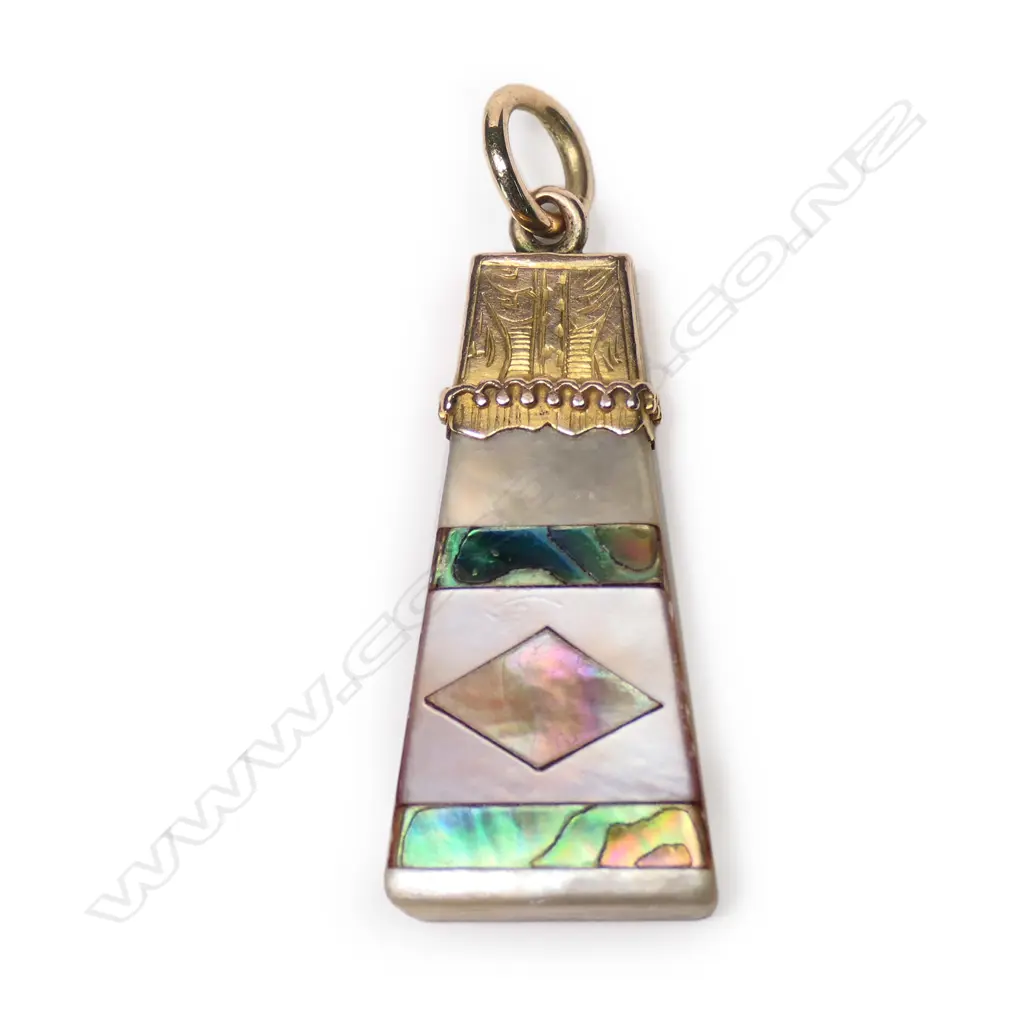 A late 19thC colonial gold and paua mounted mother-of-pearl pendant Image 1++