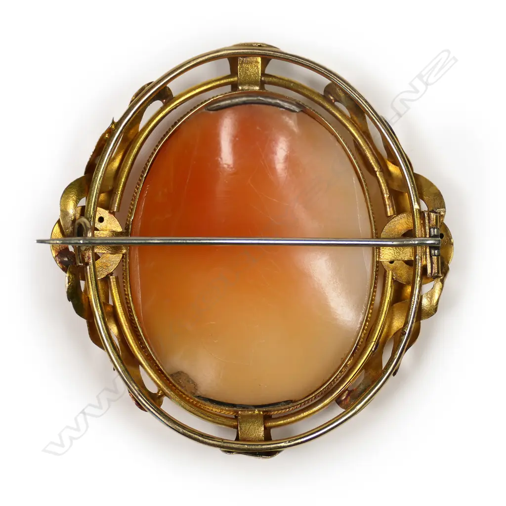 A good Victorian gold framed three graces cameo brooch Image 1++