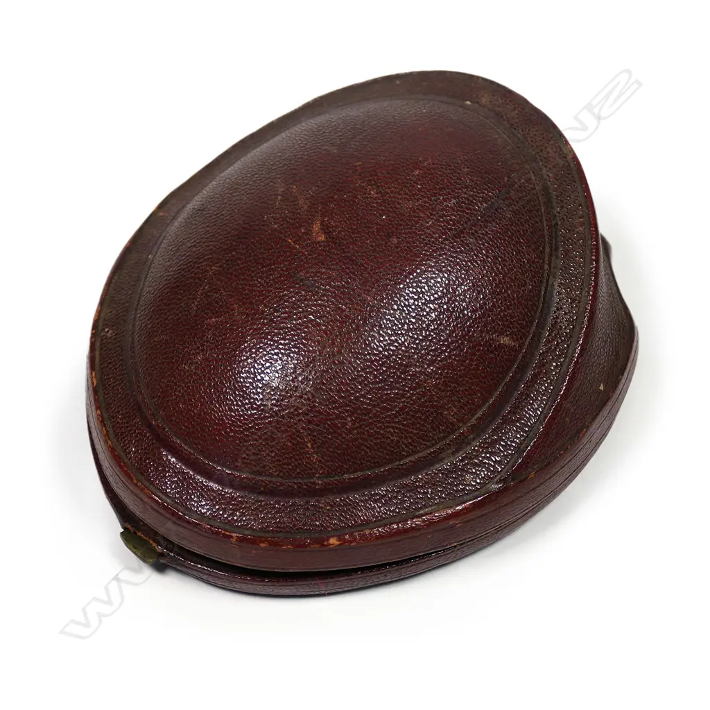 A good Victorian gold framed three graces cameo brooch Image 1++