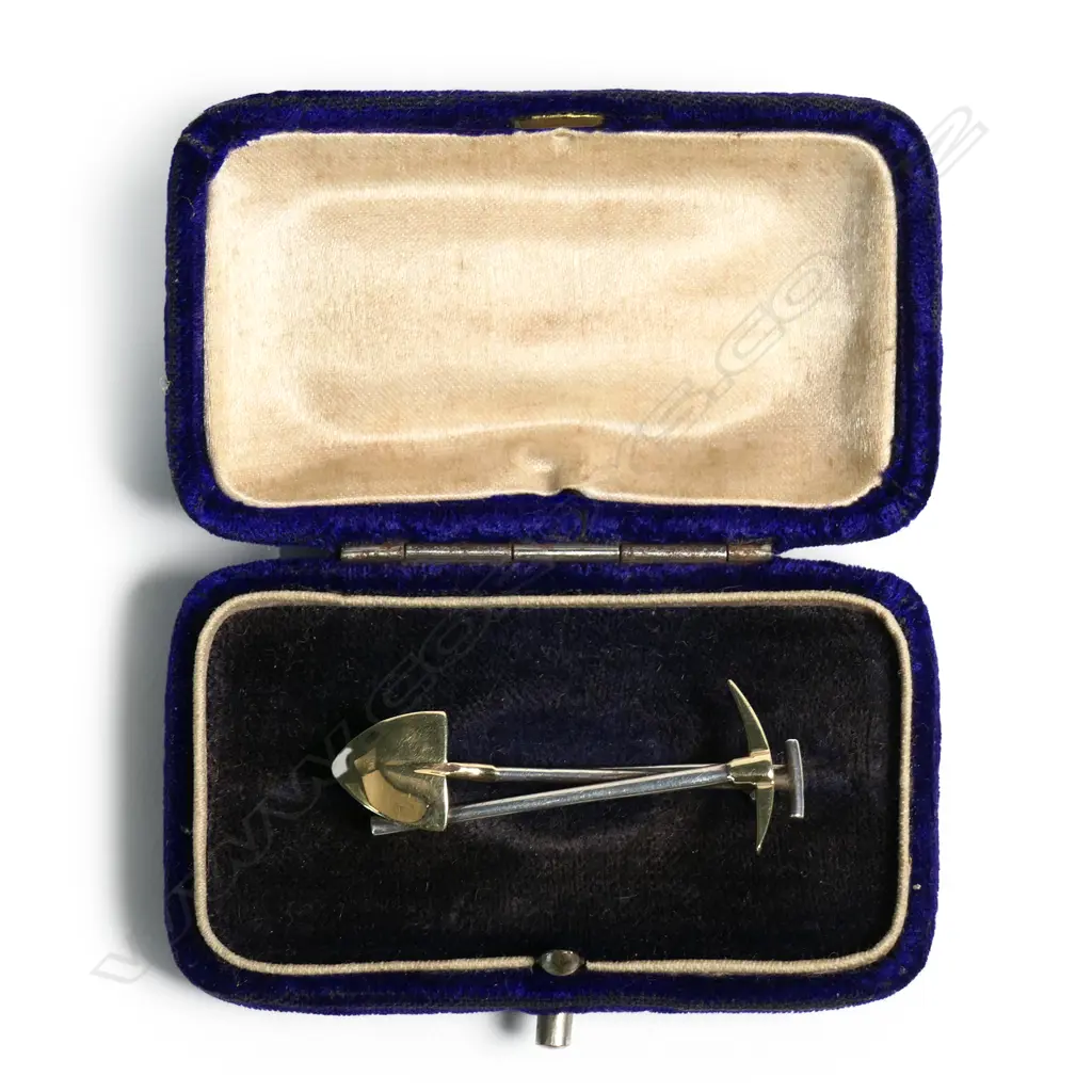A c.1900 9ct. yellow gold and white metal mining brooch Image 1++