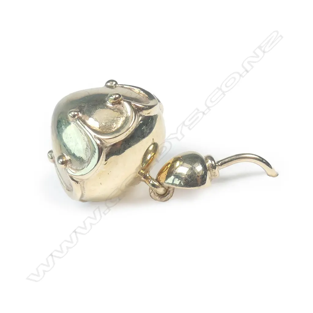 A pair of 9ct gold drop earrings Image 1++