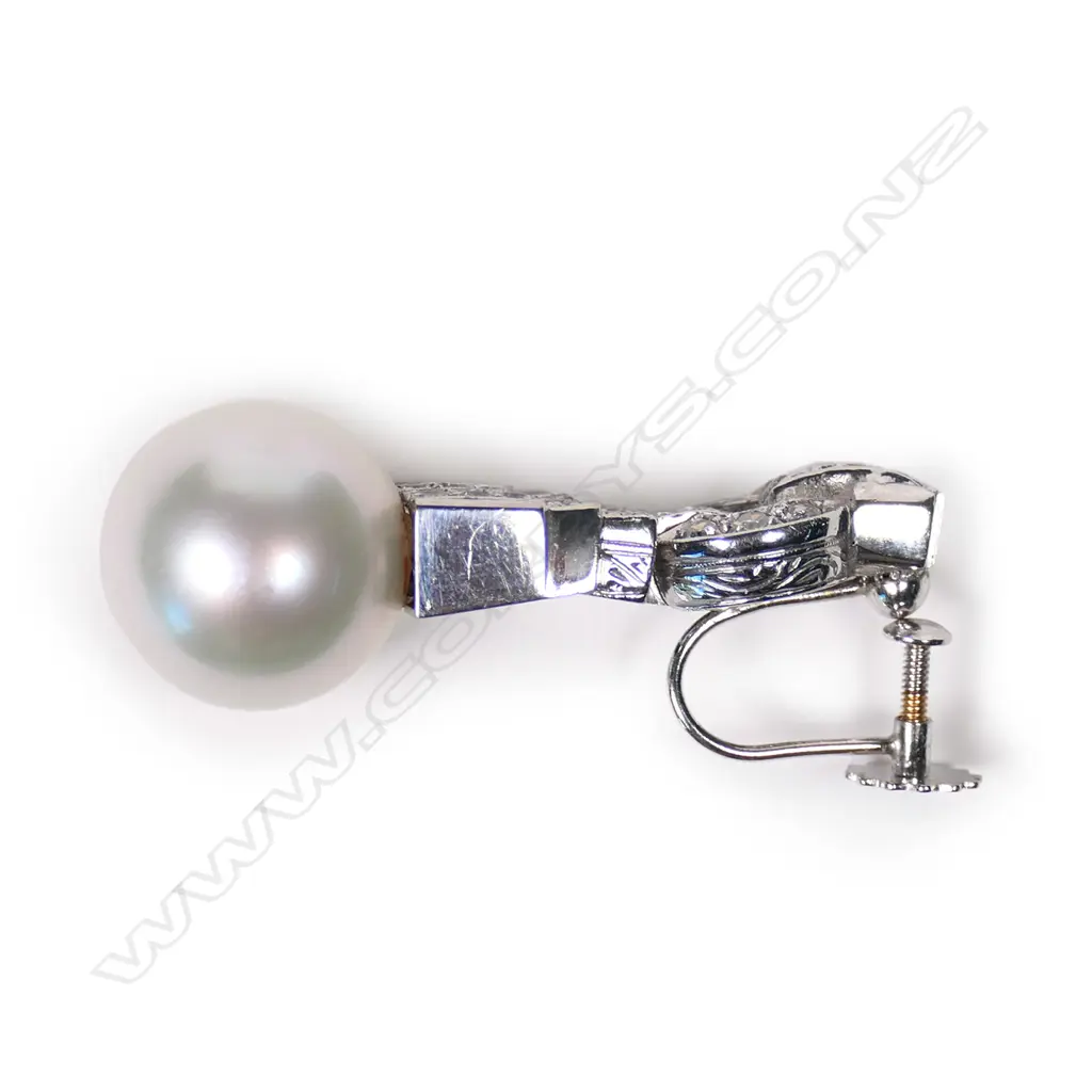 A pair of Art Deco style pearl Image 1++