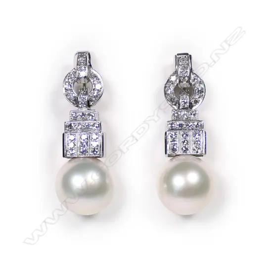 A pair of Art Deco style pearl