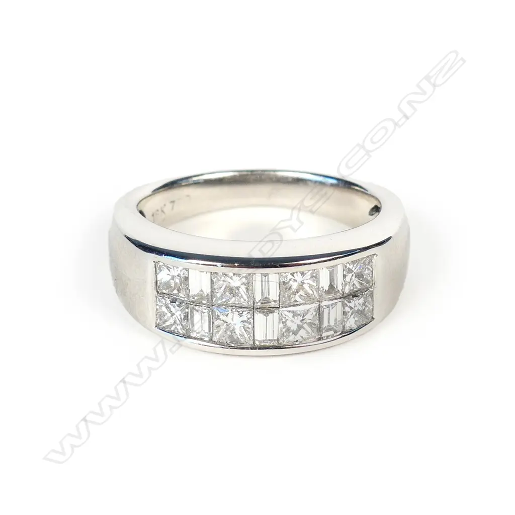 An 18ct white gold and diamond dress ring Image 1++