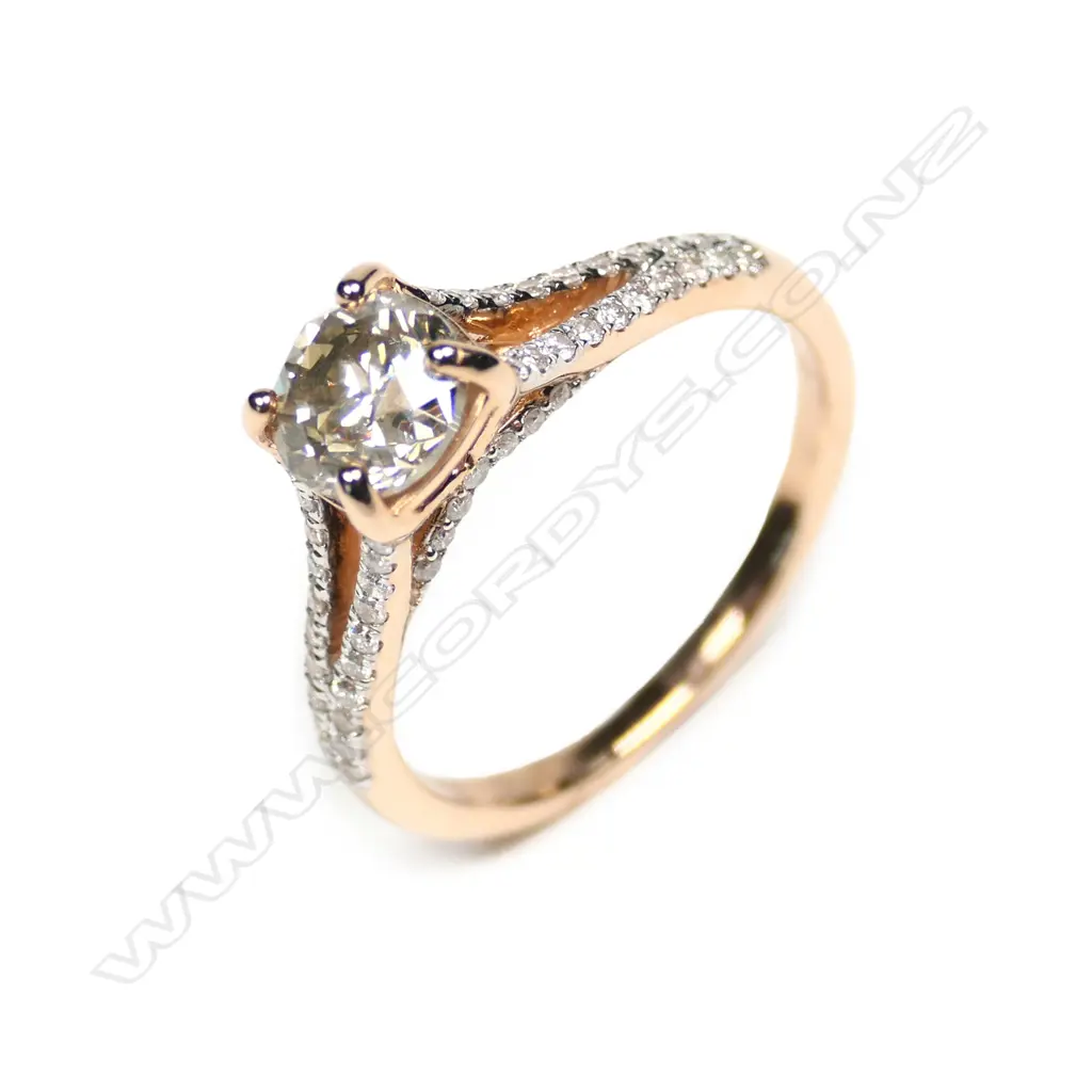 A 14ct rose gold diamond ring Image 1++
