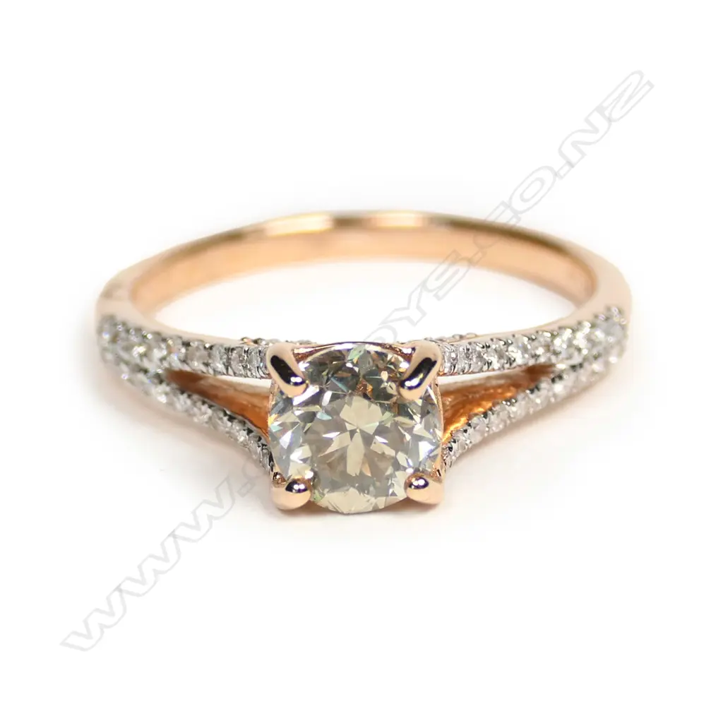 A 14ct rose gold diamond ring Image 1++