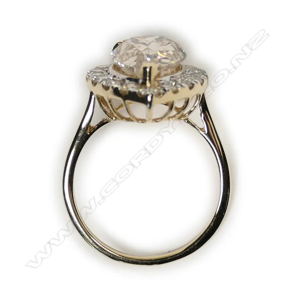 A 14ct gold and diamond ring Image 1++