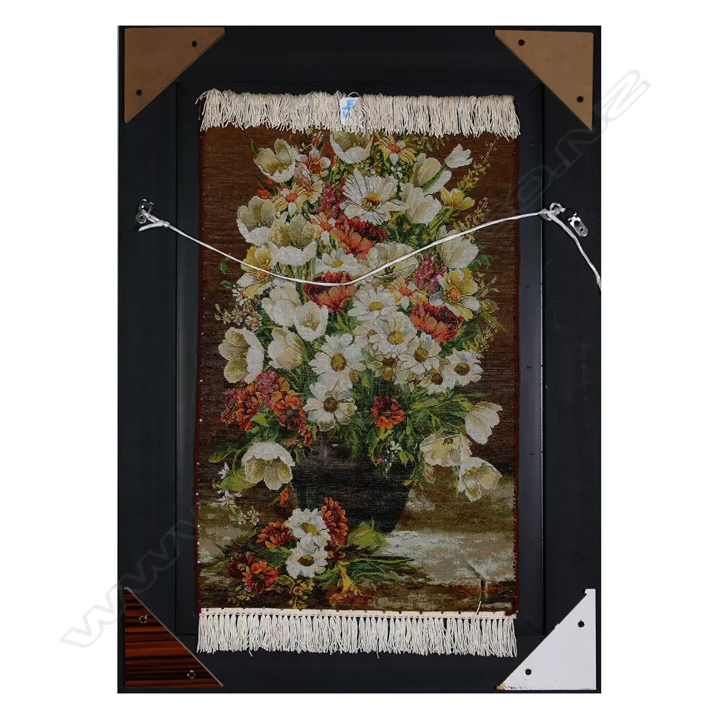 A fine Persian all silk hand knotted picture rug Image 1++