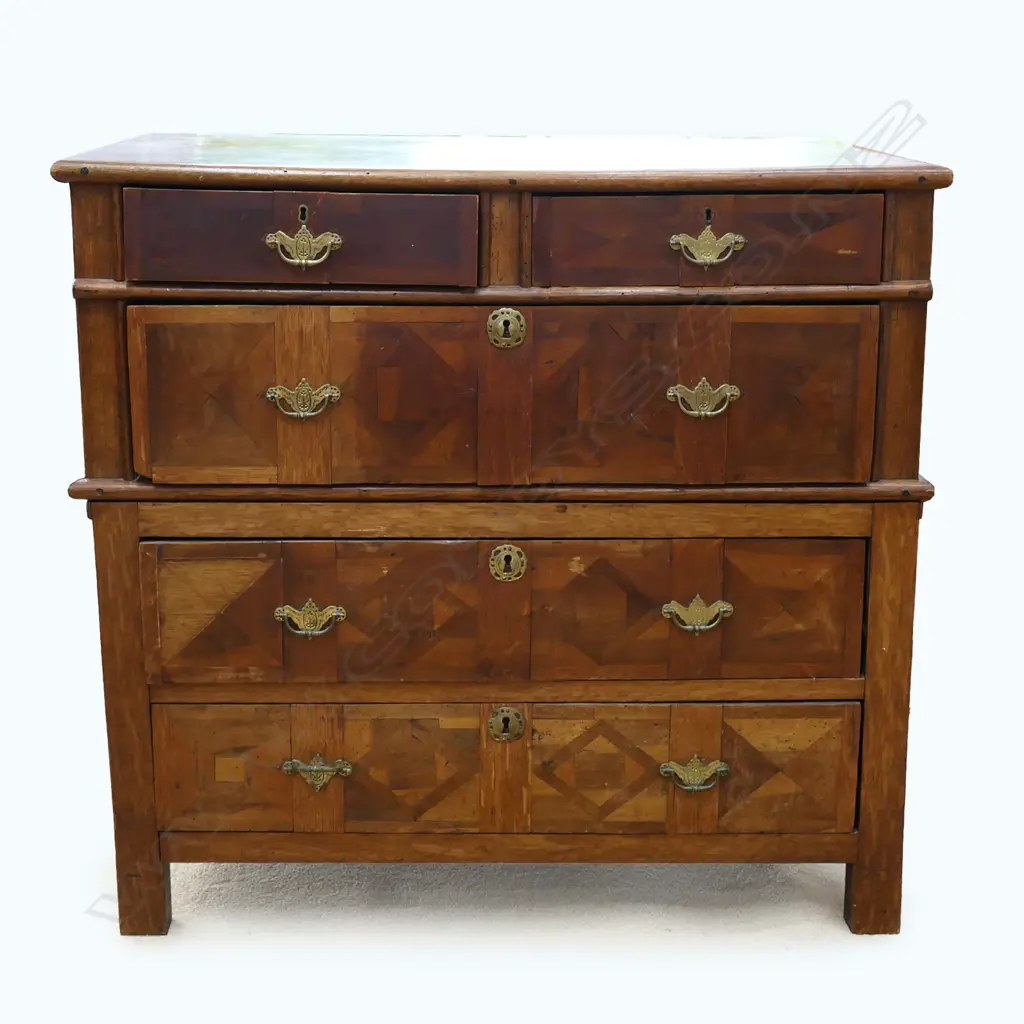 A European split chest of drawers Image 1++