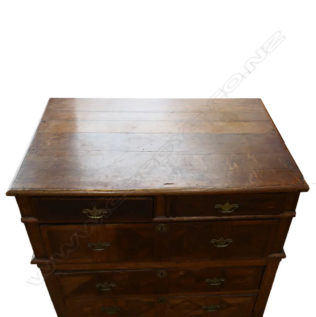 A European split chest of drawers Image 1++