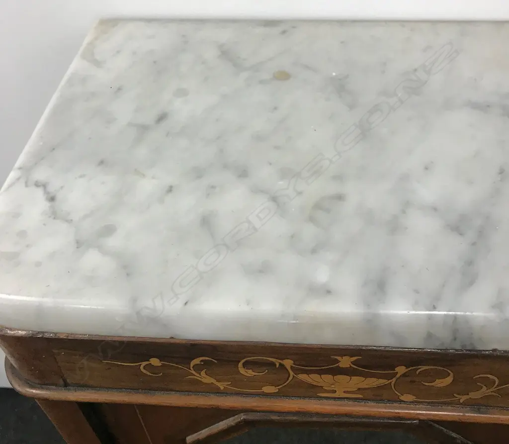 A Victorian walnut credenza Image 1++