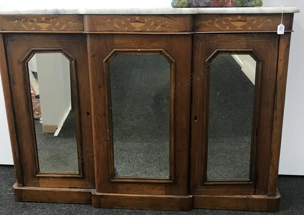 A Victorian walnut credenza Image 1++
