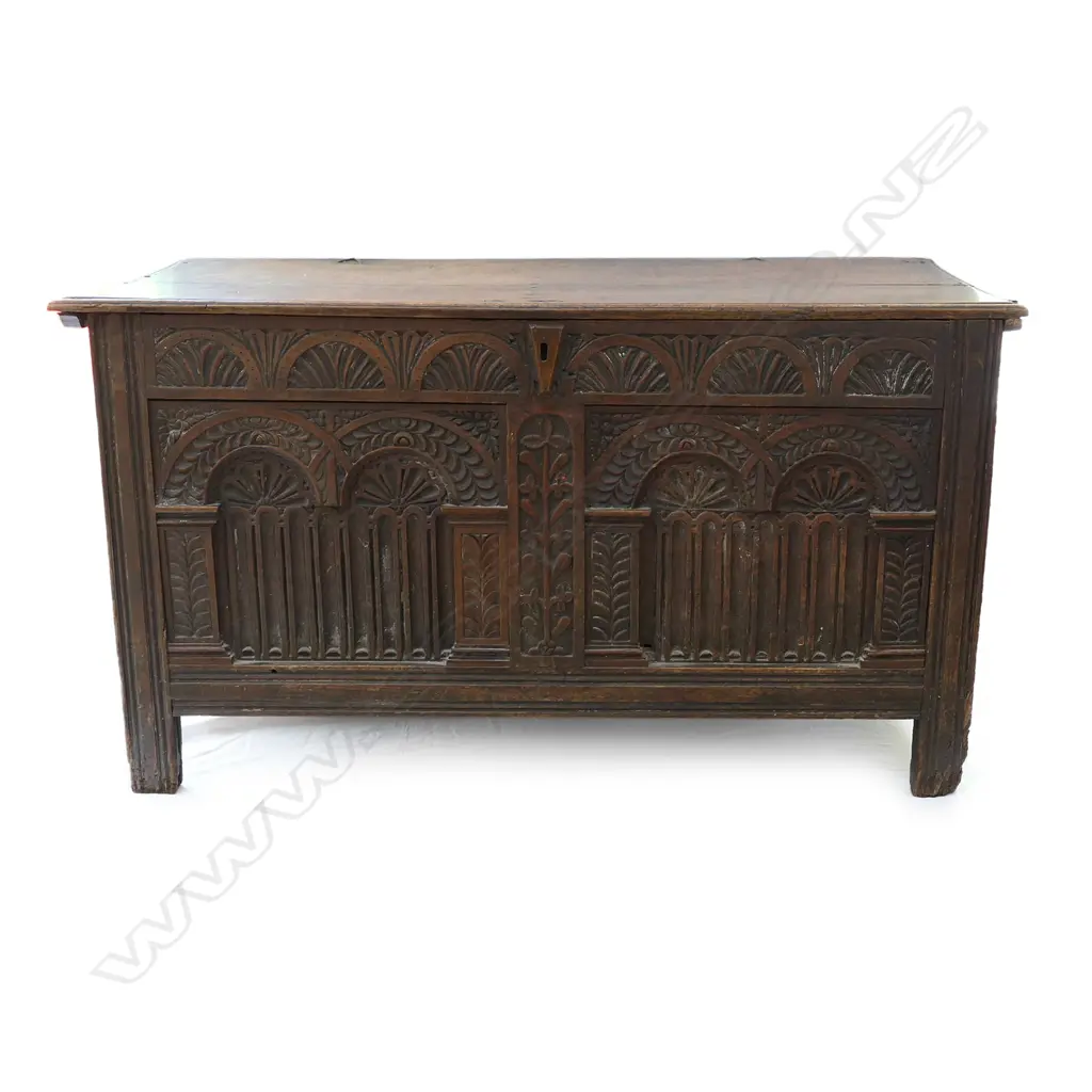 A George II/George III oak coffer Image 1++