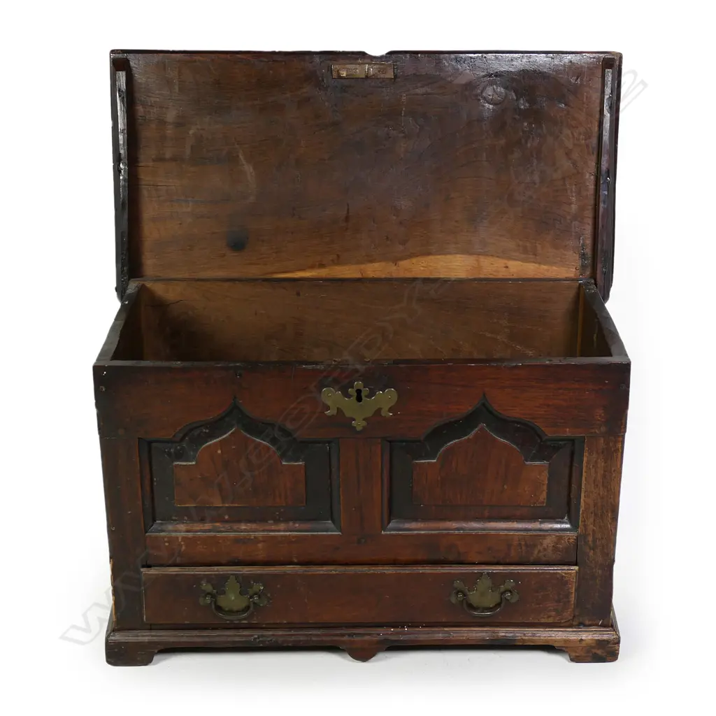 A George II/George III Welsh walnut coffor bach (small mule chest) Image 1++