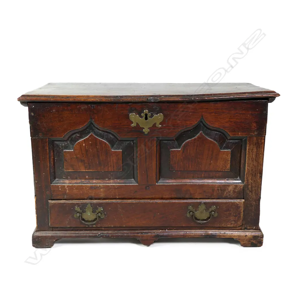 A George II/George III Welsh walnut coffor bach (small mule chest) Image 1++