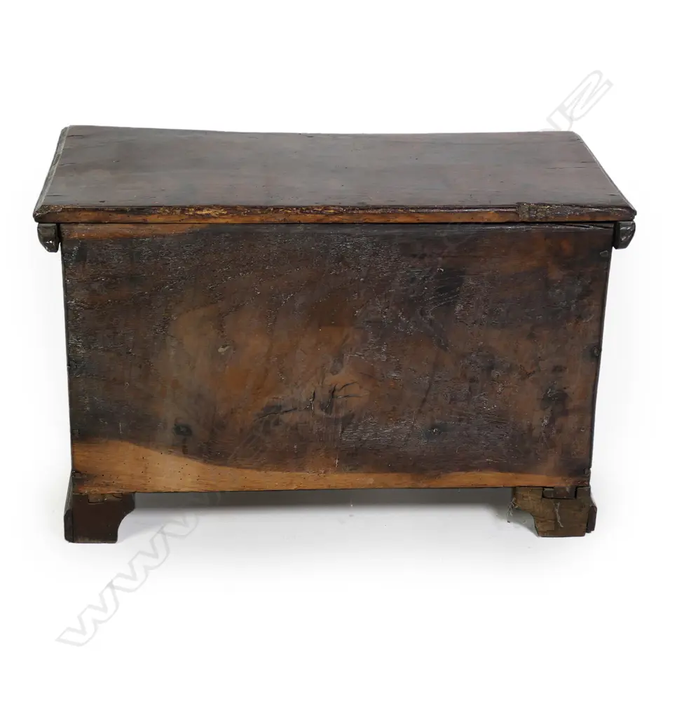 A George II/George III Welsh walnut coffor bach (small mule chest) Image 1++