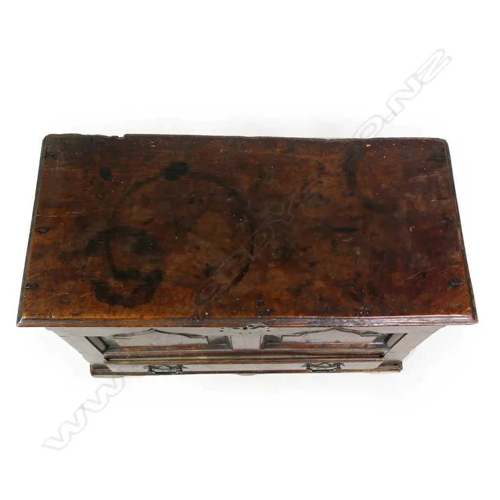 A George II/George III Welsh walnut coffor bach (small mule chest) Image 1++
