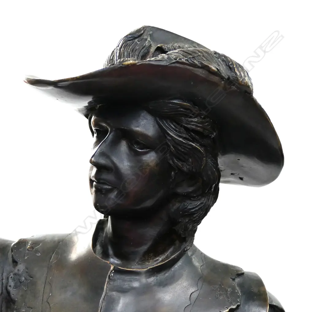 A pair of early 20thC bronze figures of cavaliers Image 1++