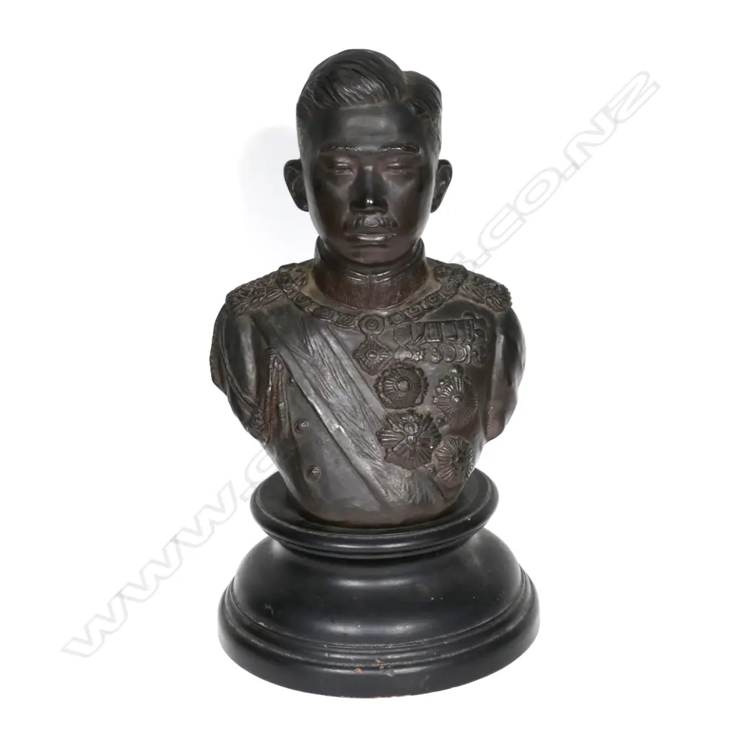 A vintage bronze bust of the Japanese Emperor Hirohito Image 1++