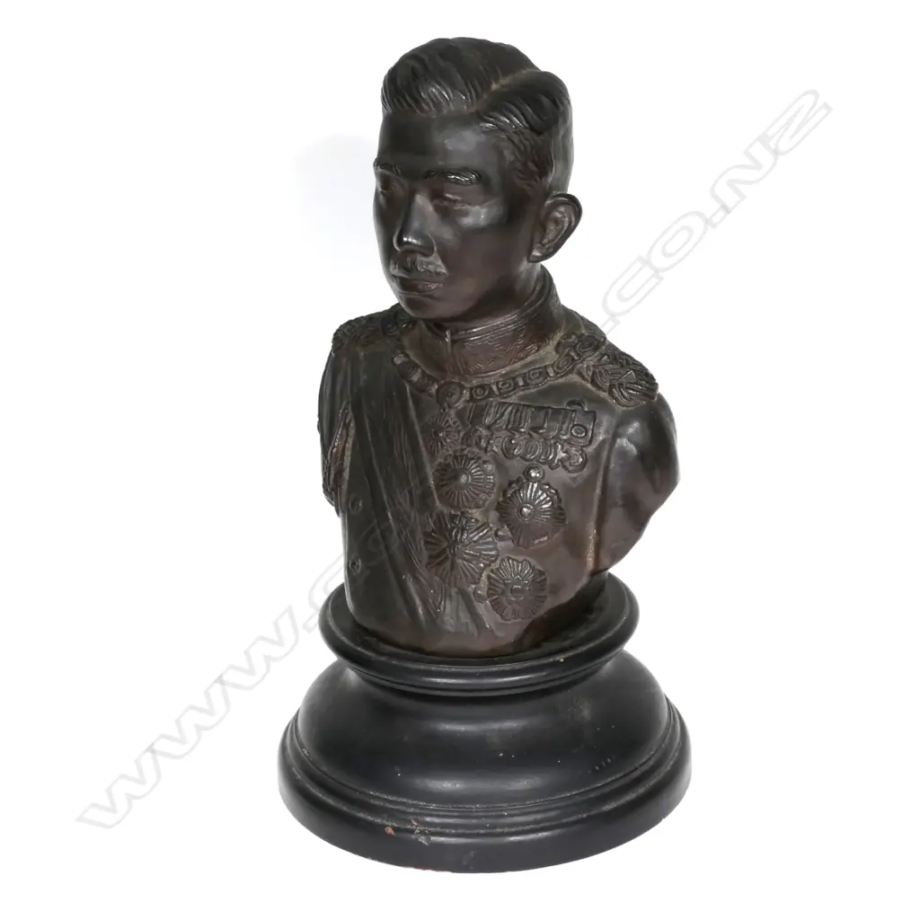 A vintage bronze bust of the Japanese Emperor Hirohito Image 1++