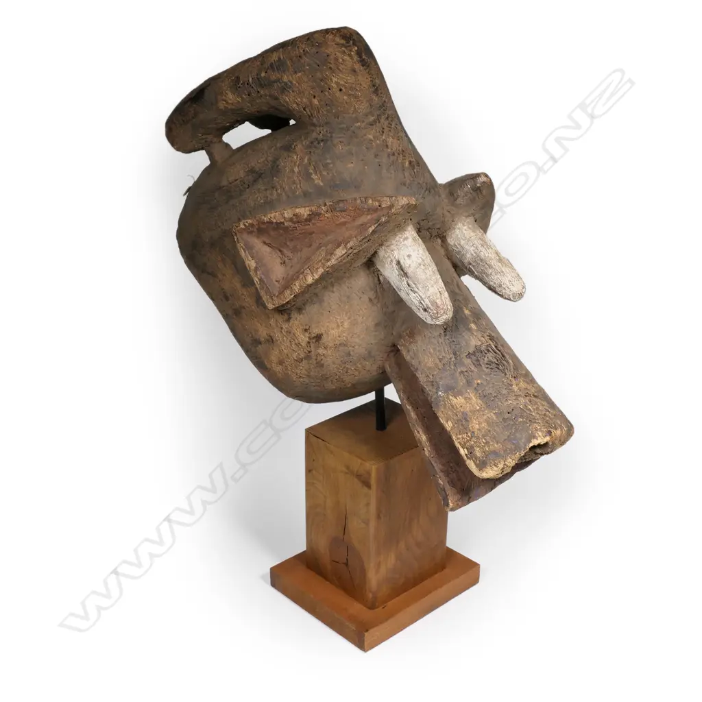 An African tribal mask Image 1++