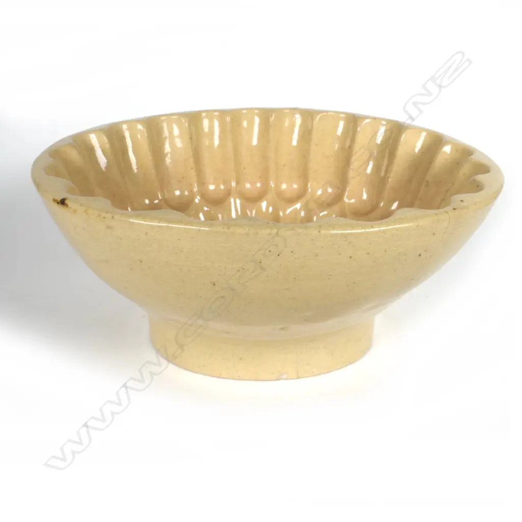 A late 19thC N.Z. colonial George Boyd pottery jelly mould Image 1++