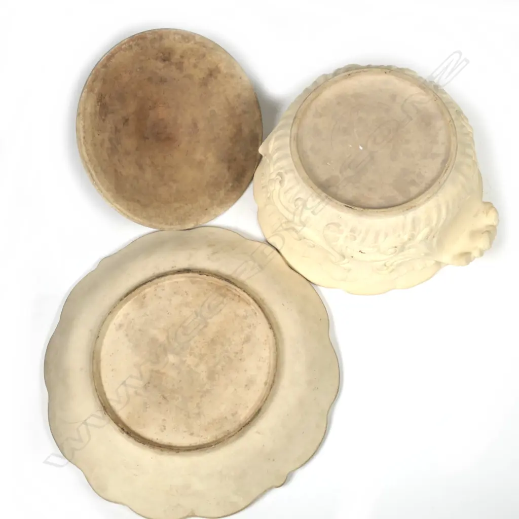 An attributed 19thC.N.Z. colonial Paparoa Pottery (Kaipara) lidded tureen on dish stand Image 1++