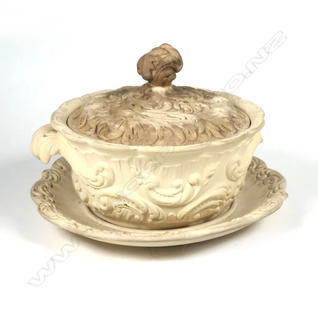An attributed 19thC.N.Z. colonial Paparoa Pottery (Kaipara) lidded tureen on dish stand Image 1++