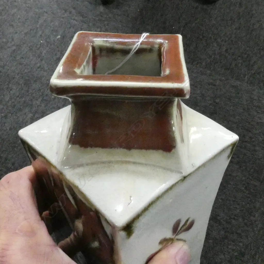 Takeichi Kawai attributed square section vase Image 1++